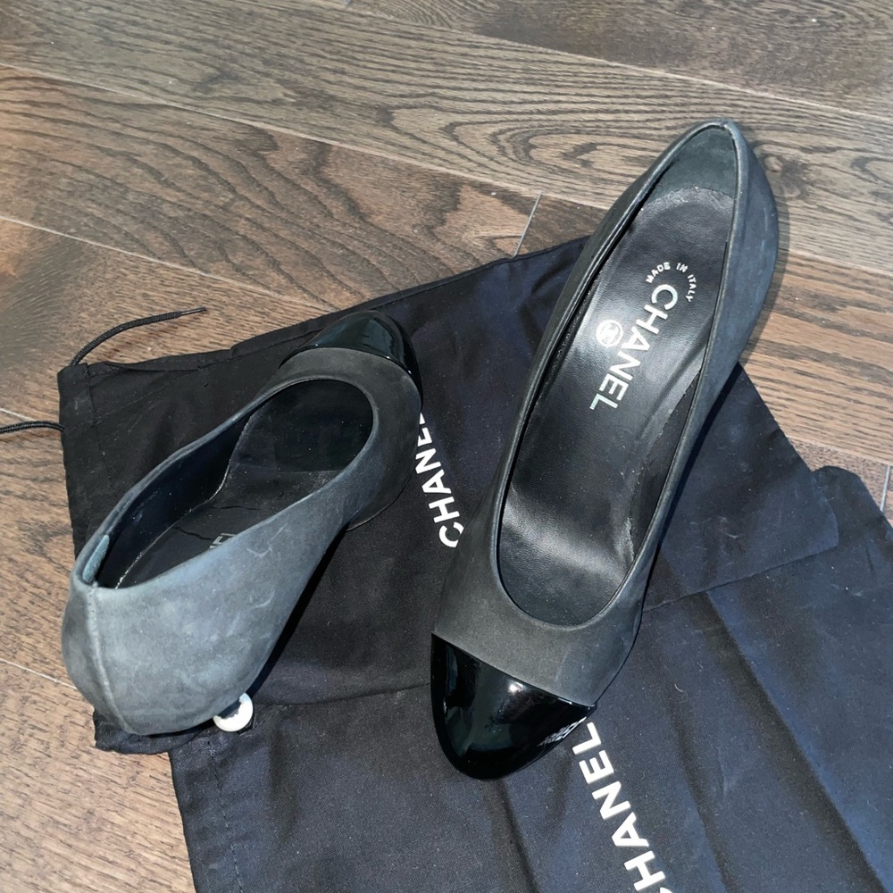 CHANEL Black Heels with Elegant Design